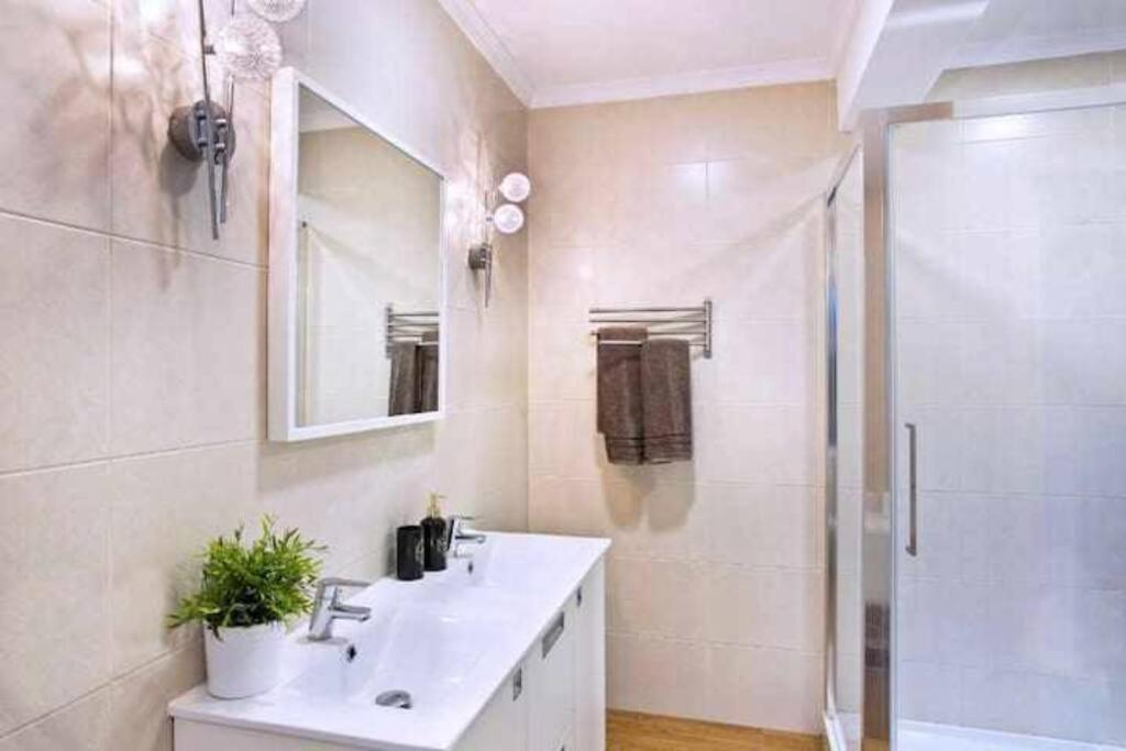 Best Location Apartment In Marbella. Beachfront!! Ngoại thất bức ảnh
