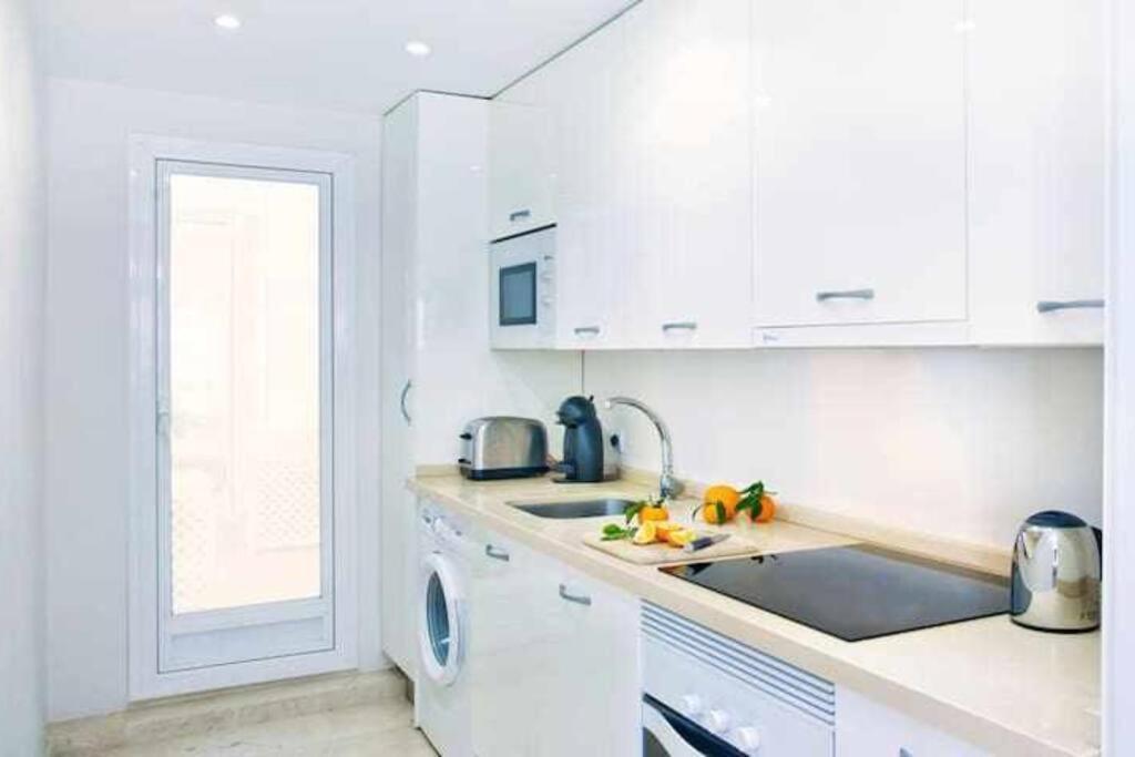 Best Location Apartment In Marbella. Beachfront!! Ngoại thất bức ảnh